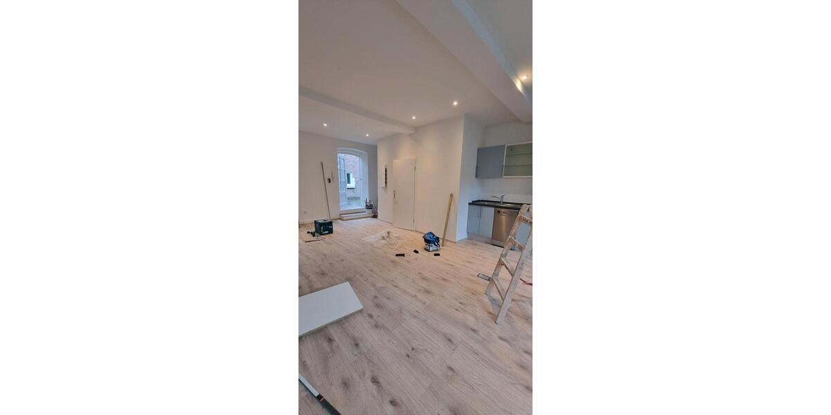 Etagenwohnung Neuss - 5 Zimmer, 120 m&sup2;, 450&euro; | Angebot:25616685
