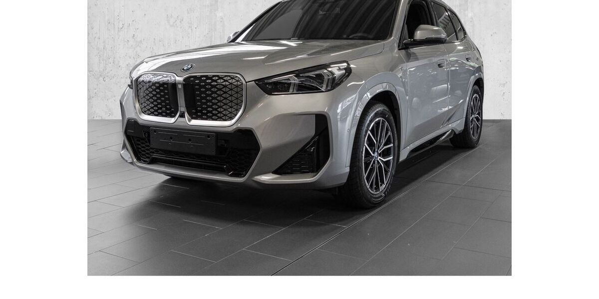 BMW iX1 5.900 km 48.240 &euro; Hilden 40721