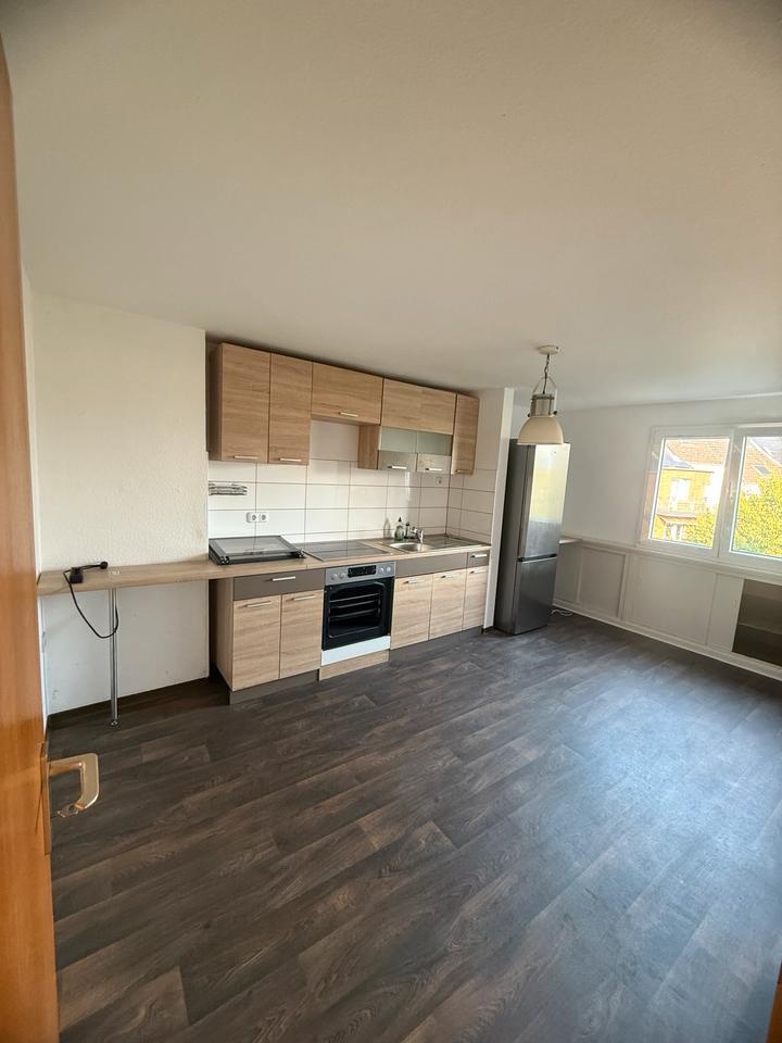 2 Zimmer Wohnung mit Gäste WC frisch renoviert zimmer