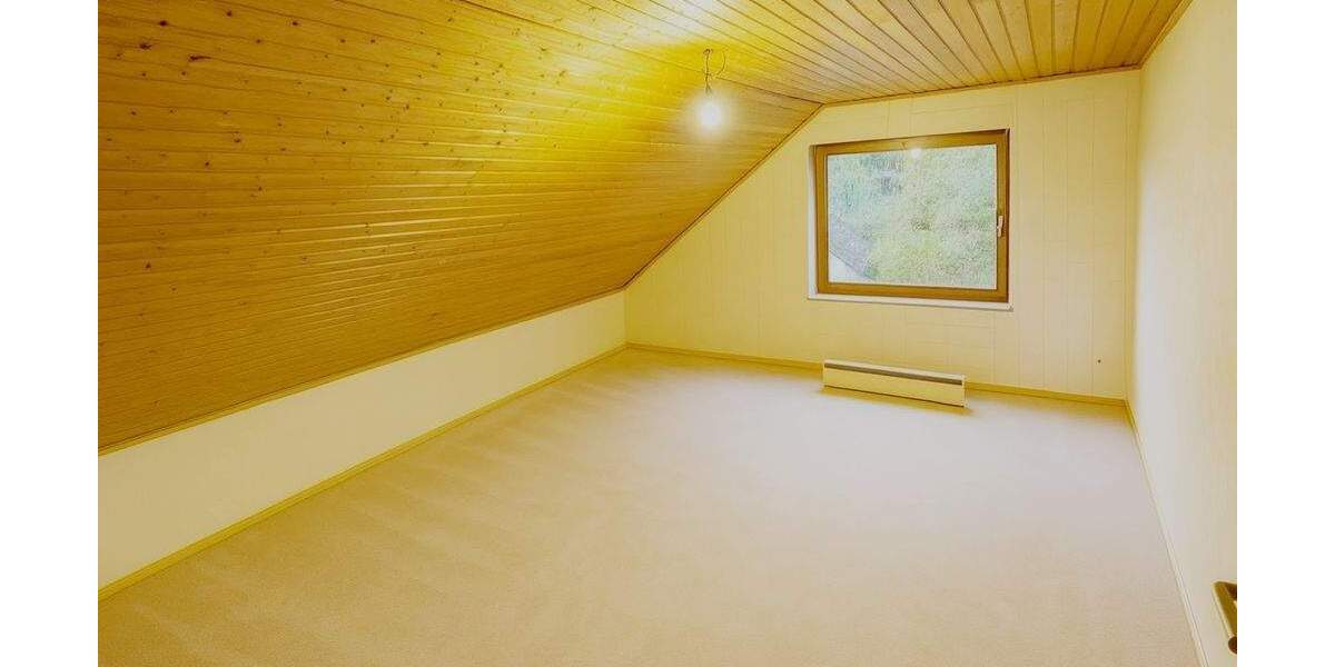 +++ schöne 3 Zimmer Dachgeschosswohnung, mit schönem Blick und direkt an der Natur und Wald +++ 3 zimmer