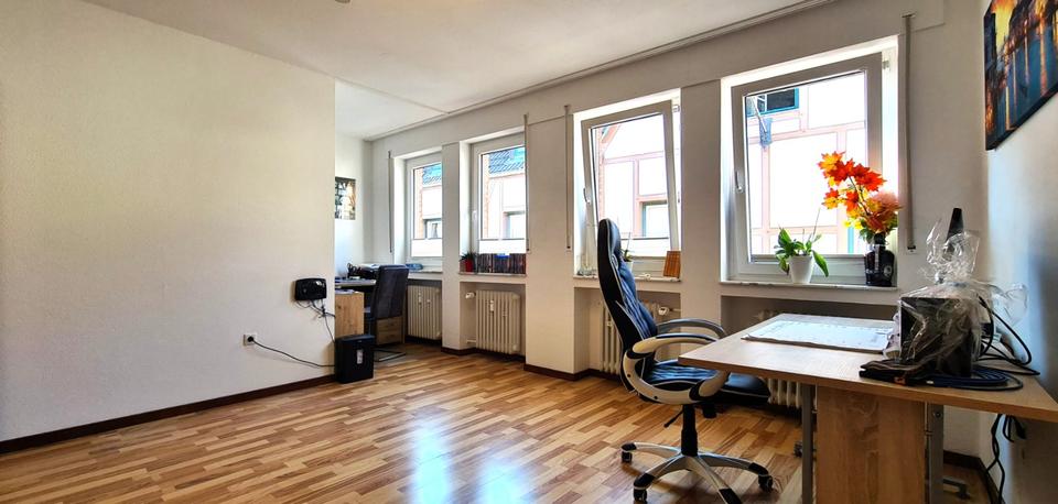 Helle, frisch renovierte 3-Zimmer-Wohnung, großer Balkon in Zons 3 zimmer