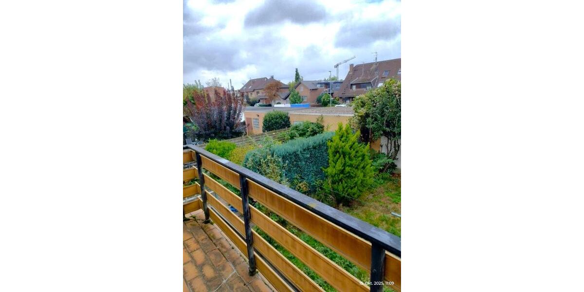 Gute Gelegneheit Großzügig geschnittenes Reihenendhaus mit Balkon, schönem Garten und Garage 6 zimmer