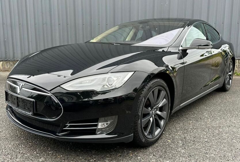 Tesla Model S 384.862 km 12.490 € Bergisch Gladbach 51467