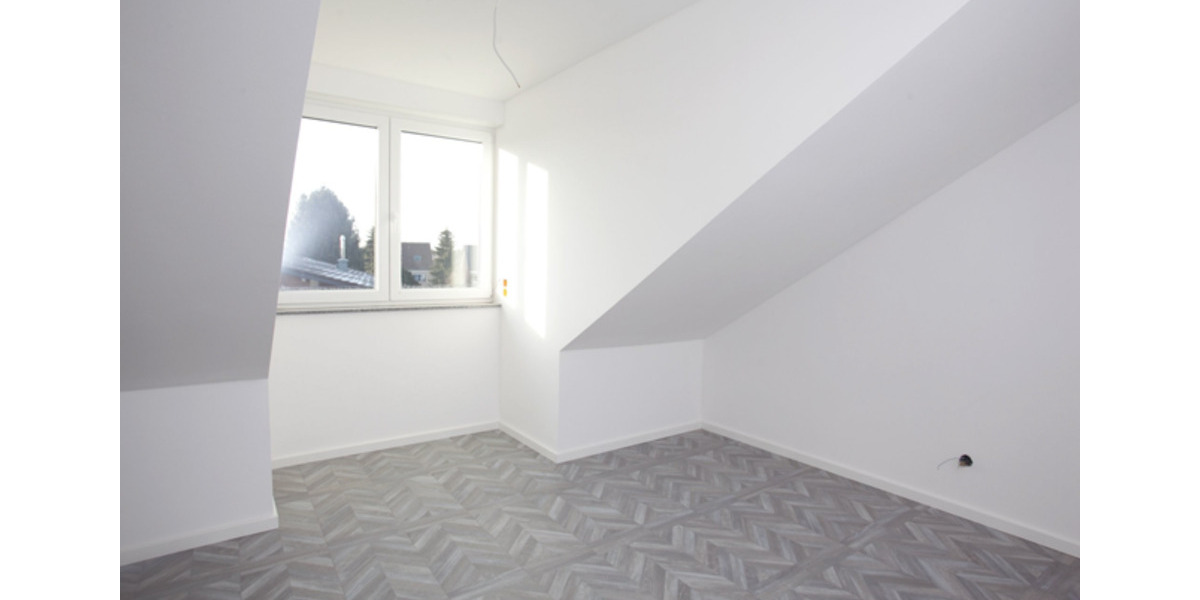 Neuwertige 3 Zimmer DG-Wohnung inkl. Einbauküche in GV-Südstadt 3 zimmer