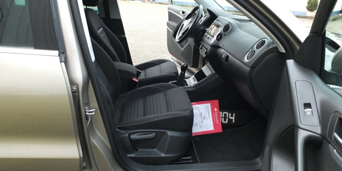 VW Tiguan WM26:CUP SPORT NAVI PARKPILOT TEMPOMAT 88.859 km 10.908 &euro; Köln 50858