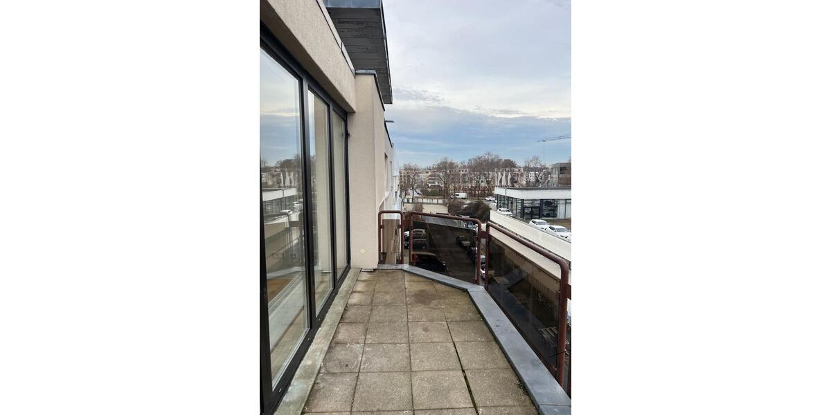 Helles Apartment im Dachgeschoss mit großem Balkon in Raderthal 1 zimmer