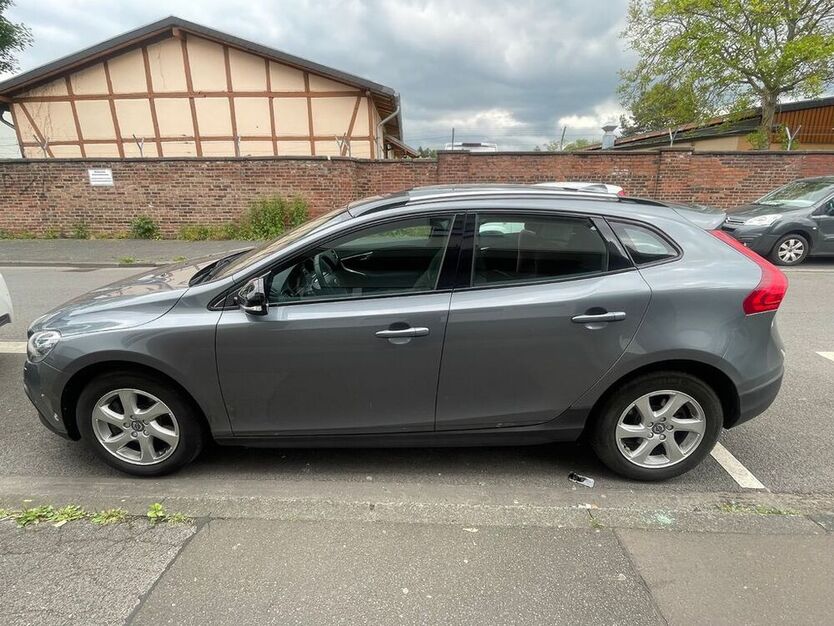 V40 Cross Country