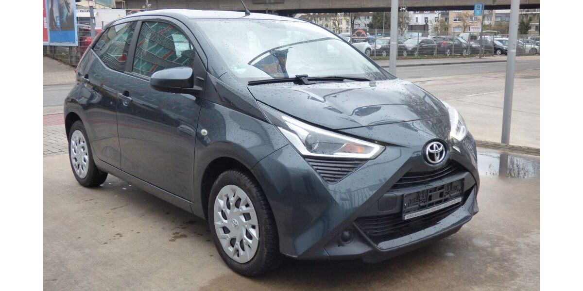 Toyota Aygo (X) 117.000 km 7.999 &euro; Köln 51105