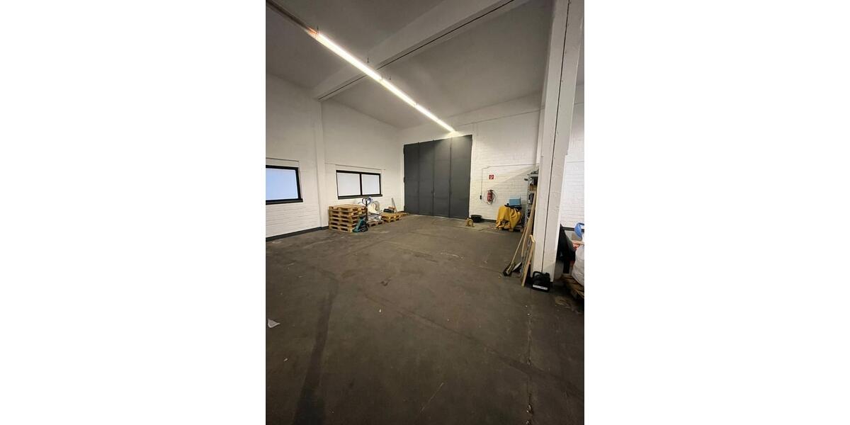 Büroräume mit Lagerhalle und Parkplätzen in Grevenbroich zimmer