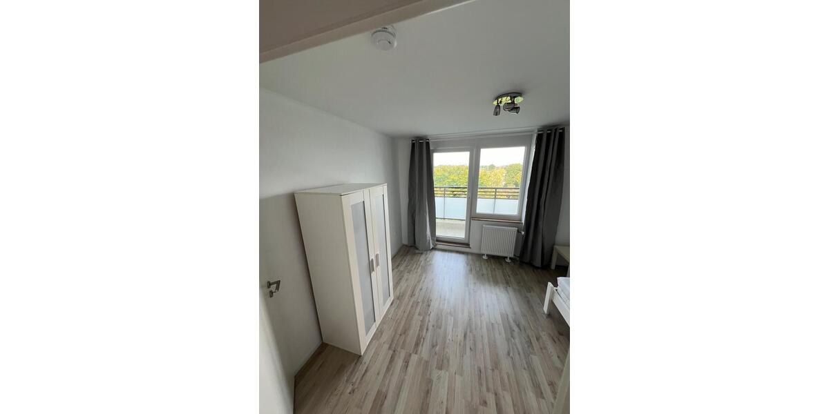 1 möbliertes Zimmer mit Balkon in 3-Zimmer WG-Wohnung 1 zimmer