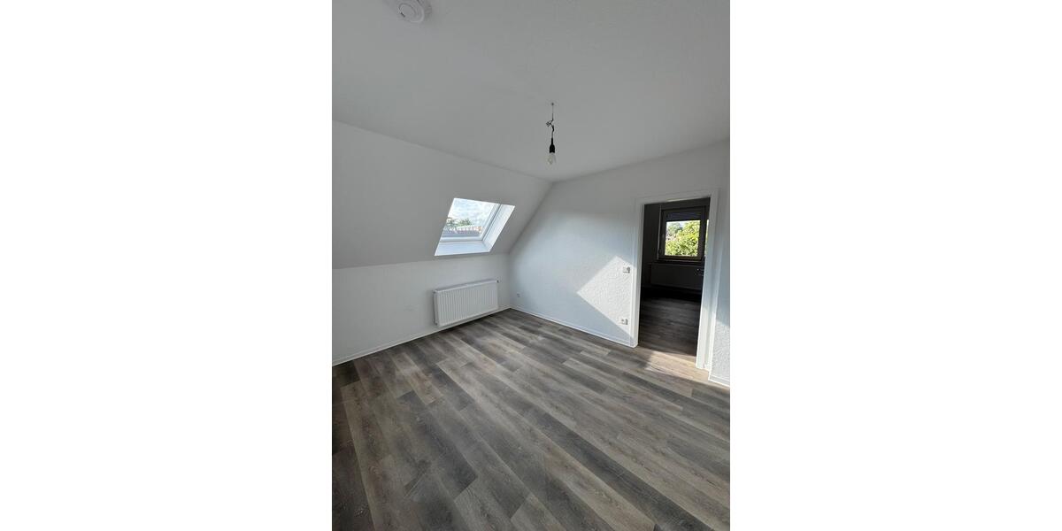 Dachgeschoßwohnung Solingen Central - 2 Zimmer, 65 m&sup2;, 890&euro; | Angebot:27625775