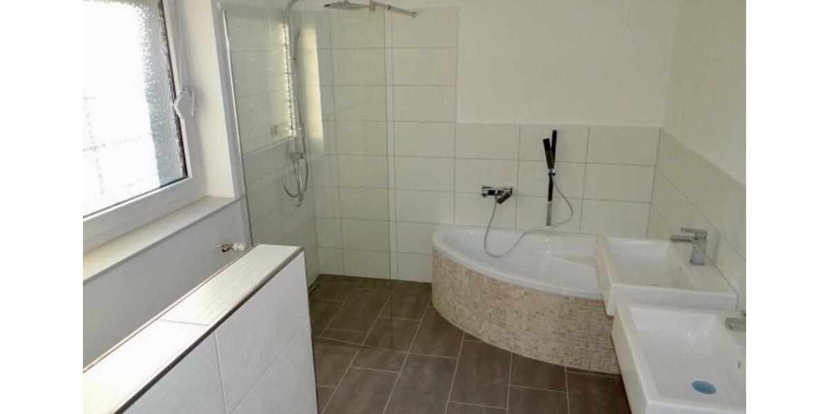 Doppelhaushälfte Köln Mülheim - 7 Zimmer, 145 m&sup2;, 2.400&euro; | Angebot:25157905