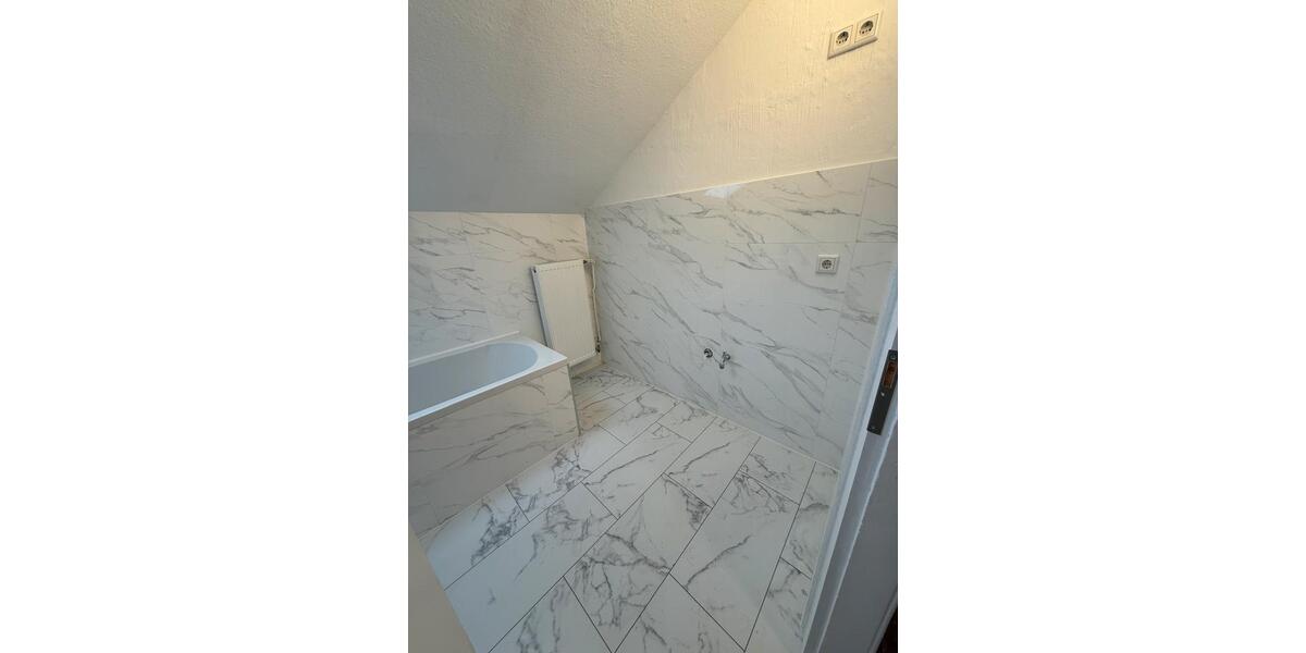 Dachgeschoßwohnung Düsseldorf Niederkassel - 4 Zimmer, 122 m&sup2;, 1.250&euro; | Angebot:25284241