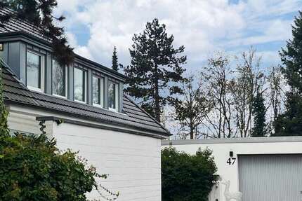 Haus zum Kaufen in Düsseldorf 1.750.000 € 242 m² 5 zimmer