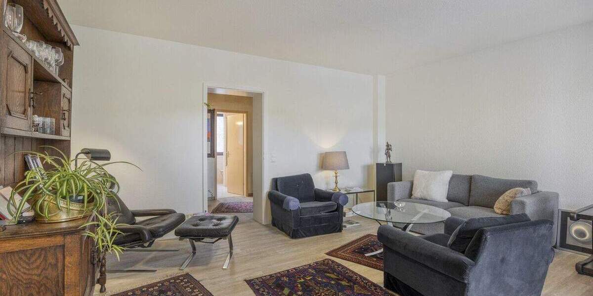 Etagenwohnung Düsseldorf Derendorf - 3 Zimmer, 90 m&sup2;, 329.000&euro; | Angebot:25096312