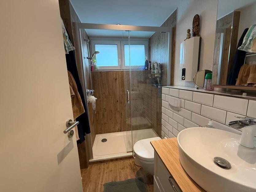 Moderne, vollmöblierte 2-Zimmer-Wohnung mit Garten in Köln zimmer