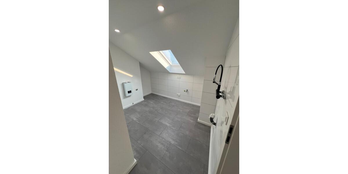 Dachgeschoßwohnung Neuss - 2 Zimmer, 65 m&sup2;, 760&euro; | Angebot:25391577