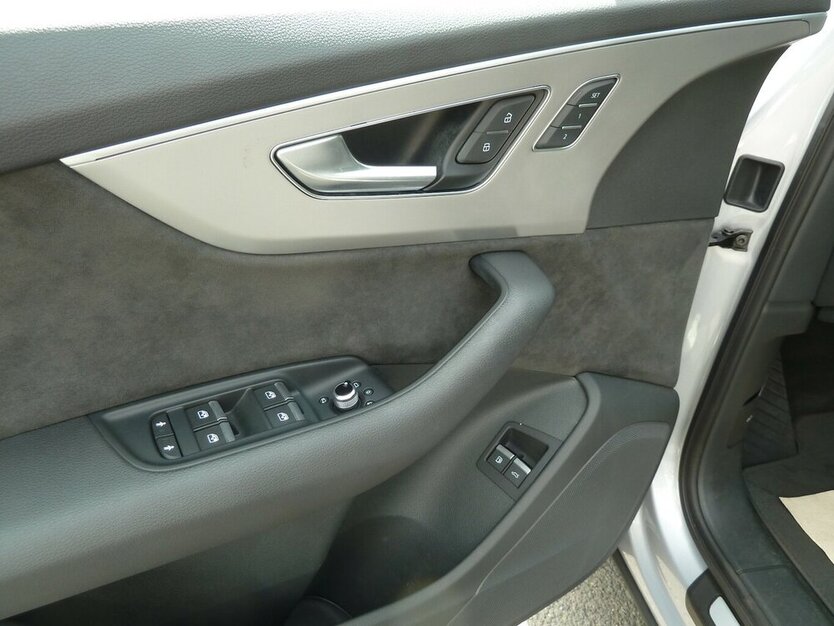 Audi Q7 55e TFSI Quattro Leder Matrix Panorama Air 170.000 km 36.900 € Ratingen 40885