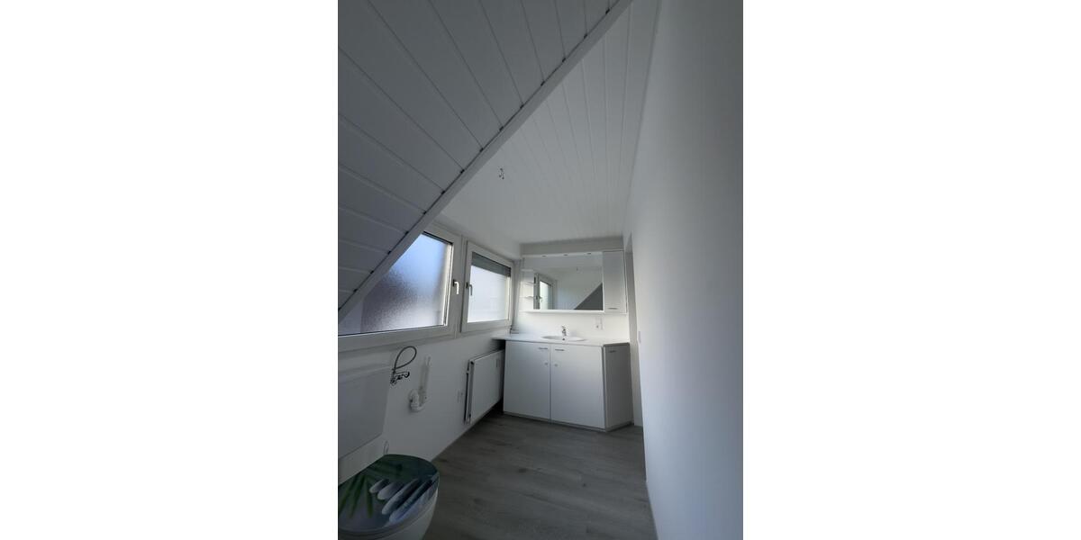 2-Zimmer Dachgeschoßwohnung mit Balkon in Niederkassel-Mondorf 2 zimmer