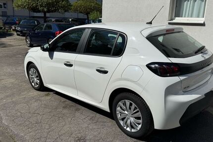 Peugeot 208 32.000 km 10.050 &euro; Köln 50668