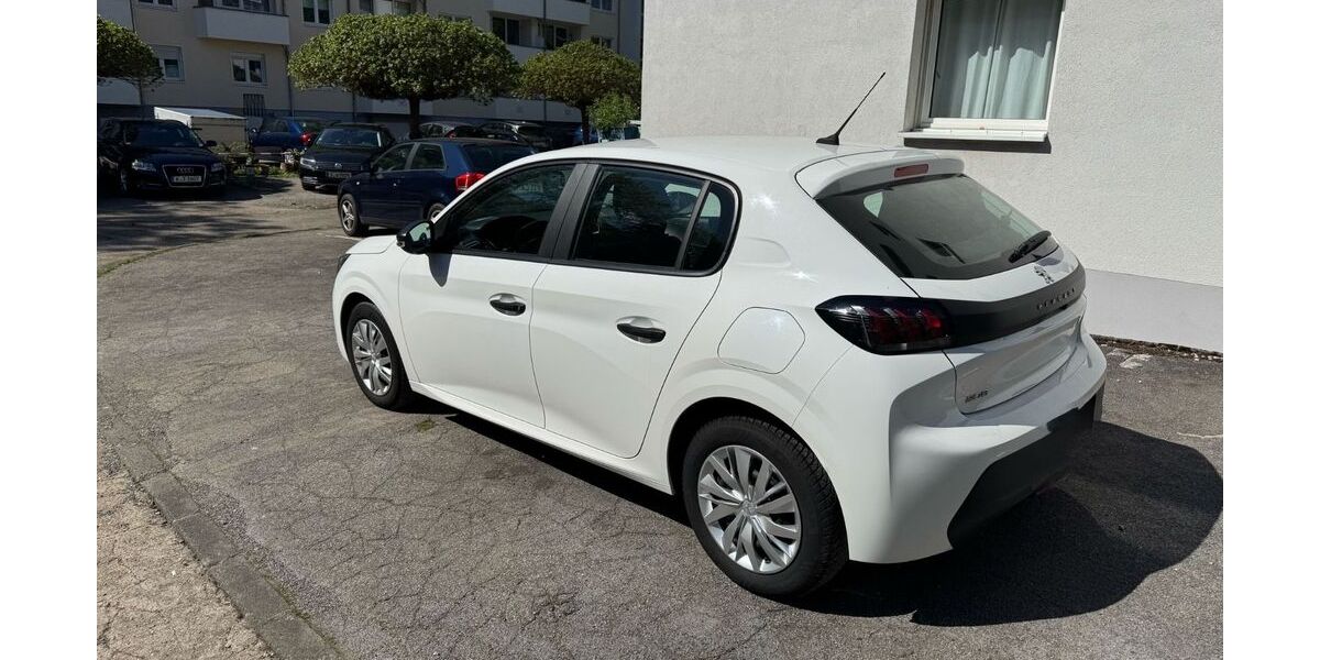 Peugeot 208 32.000 km 10.050 &euro; Köln 50668