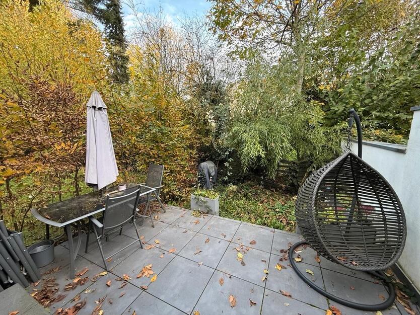 Moderne, vollmöblierte 2-Zimmer-Wohnung mit Garten in Köln zimmer