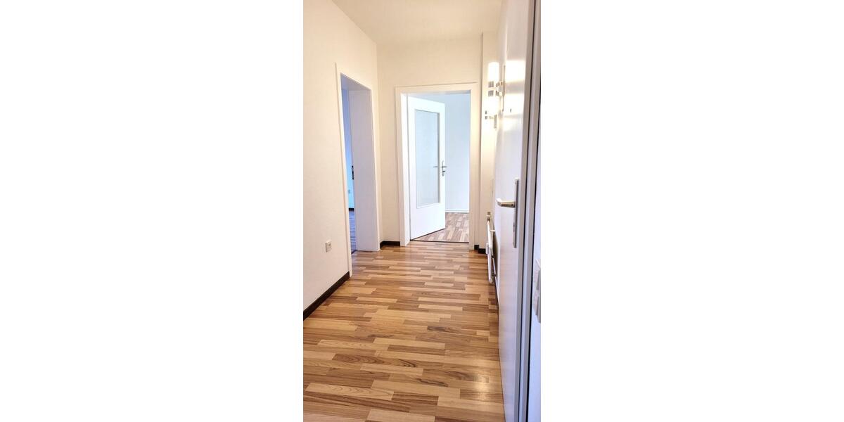 Helle, frisch renovierte 3-Zimmer-Wohnung, großer Balkon in Zons 3 zimmer