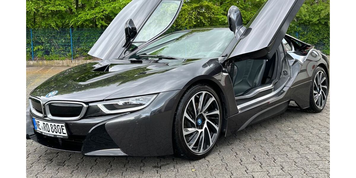 BMW i8 21.900 km 105.000 € Neuss 41460