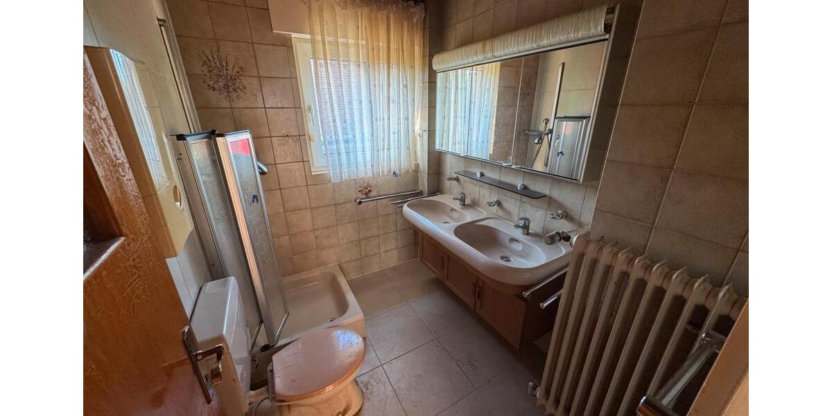 Einfamilienhaus Wermelskirchen - 5 Zimmer, 154 m&sup2;, 350.000&euro; | Angebot:26891934