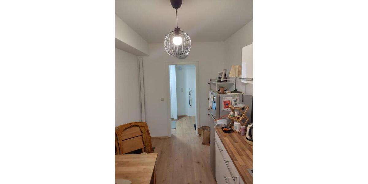 Charmante, helle, sanierte Souterrain-Wohnung 1 zimmer