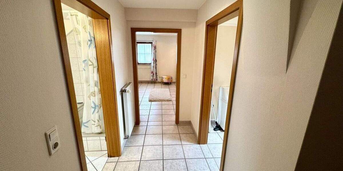 Großes Einfamilienhaus mit Einliegerwohnung und Nebenhaus in Quettingen 6 zimmer