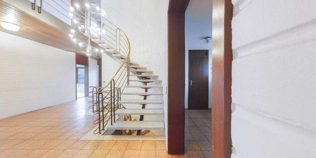 großzügiges, freistehendes Einfamilienhaus mit schönem Garten und Erftblick 6 zimmer