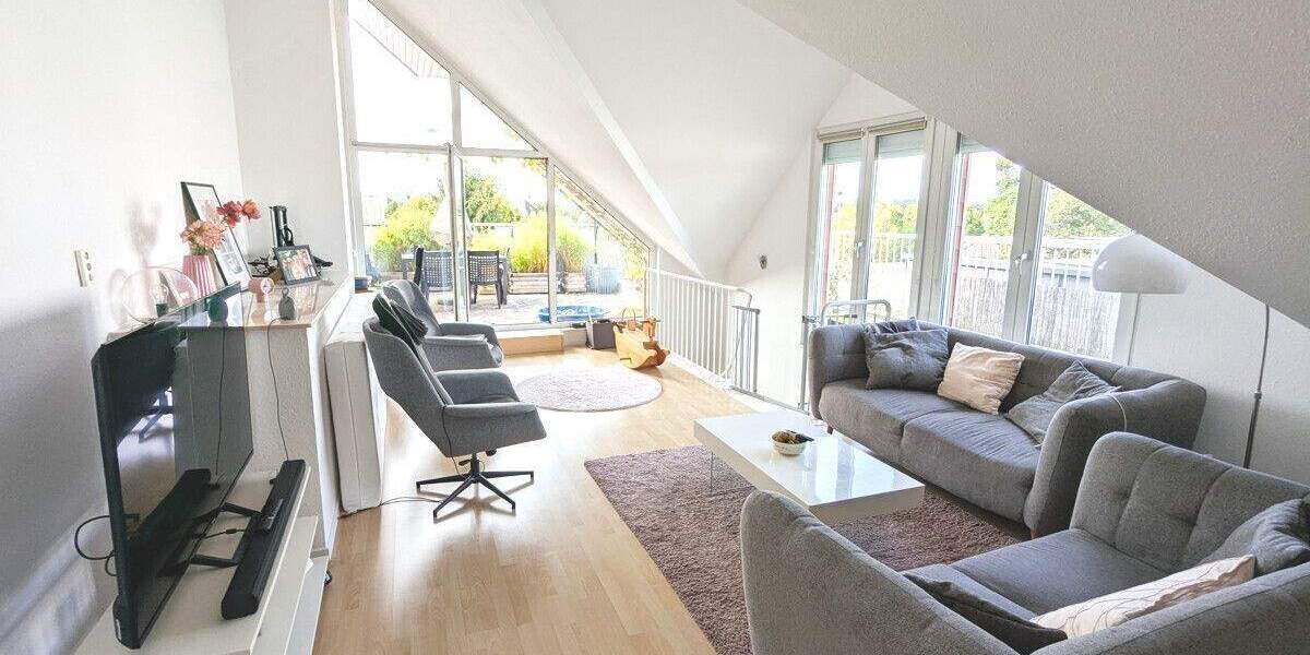 Top-Wohnung mit Aufzug, Klima, Balkon, Dachterrasse und Pkw-Stellplatz in Grevenbroich 4 zimmer