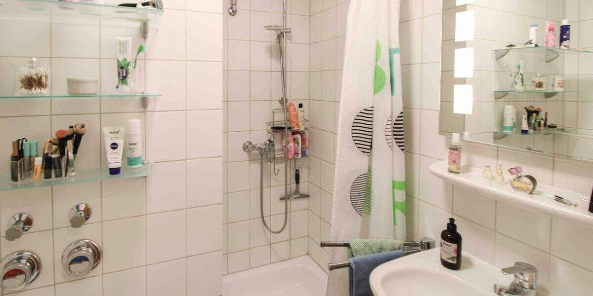 Lichtdurchflutete Dachgeschosswohnung inkl. Stellplatz und Loggia in zentraler Lage von Brühl 2 zimmer