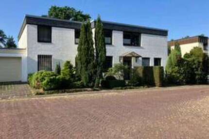 Haus zum Kaufen in Erkrath-Hochdahl 690.000 € 232 m² 11 zimmer