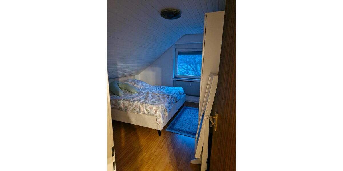 Gemütliche 2-Zimmer-Dachgeschosswohnung in Leverkusen 1 zimmer