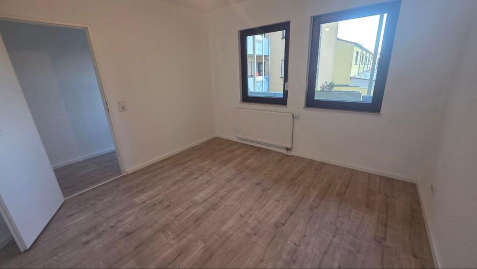 Vermietung: Sanierte & voll möblierte 2-Zimmer-Wohnung mit Balkon 2 zimmer