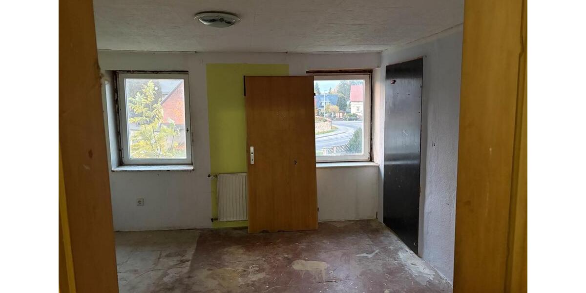 Dreifamilien Haus zur Sanierung 8 zimmer