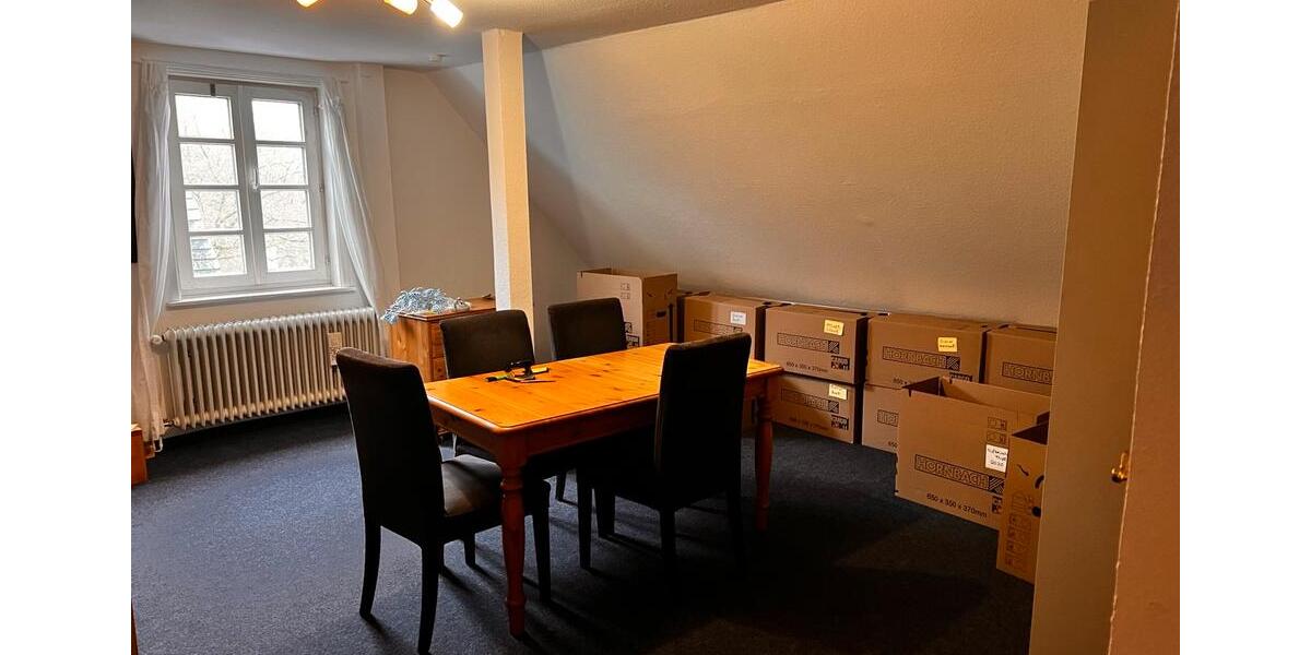 Dachgeschoss komplett zu mieten 100QM zimmer