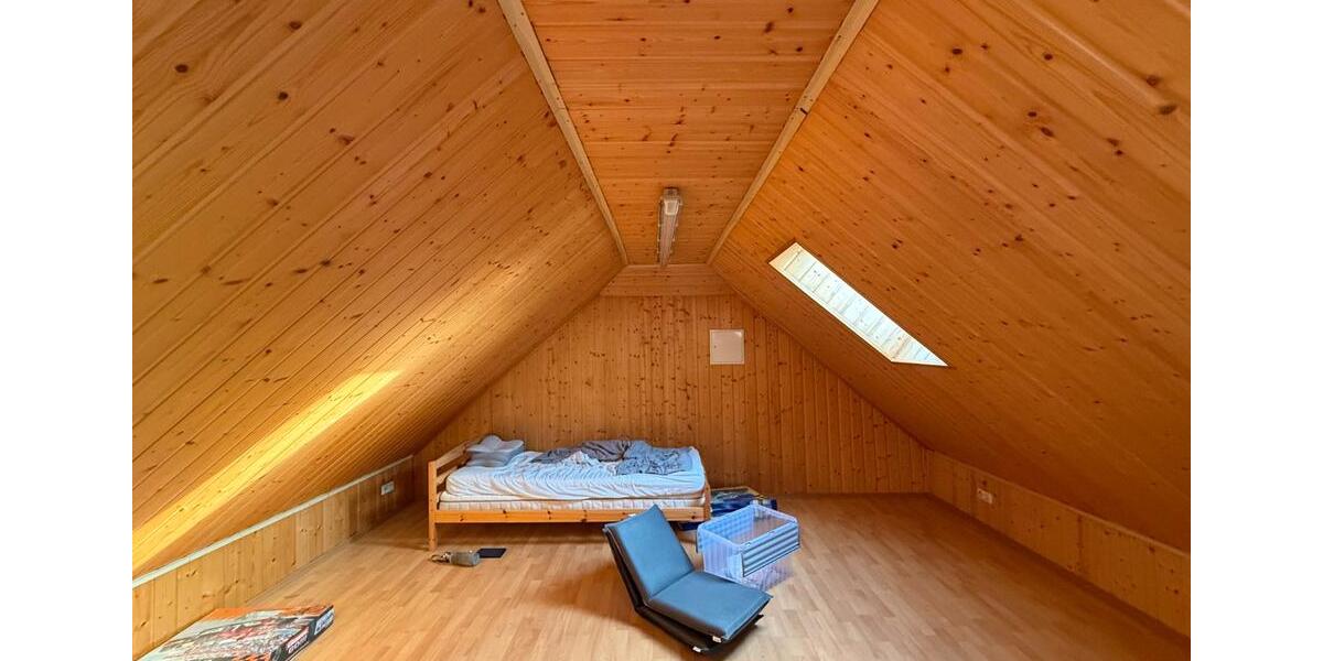Dachgeschoßwohnung Bergisch Gladbach Gronau - 3 Zimmer, 85 m&sup2;, 960&euro; | Angebot:26606875