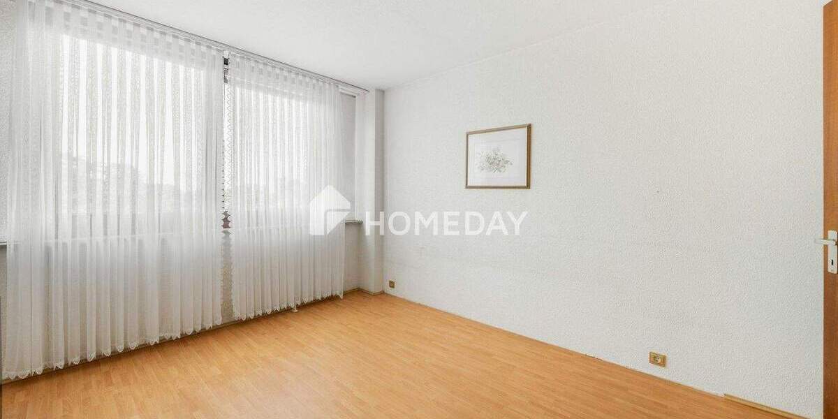 Gut geschnittene Etagenwohnung mit Aufzug, Stellplatz und Süd-West Loggia 3 zimmer