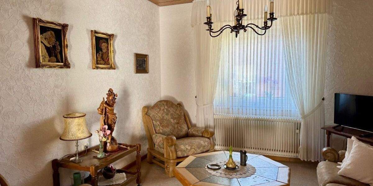 schönes, ruhig gelegenes Einfamilienhaus mit großem Garten zu verkaufen! 7 zimmer