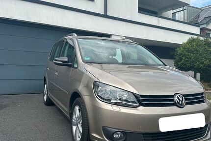 VW Touran 69.000 km 13.950 € Köln 50674