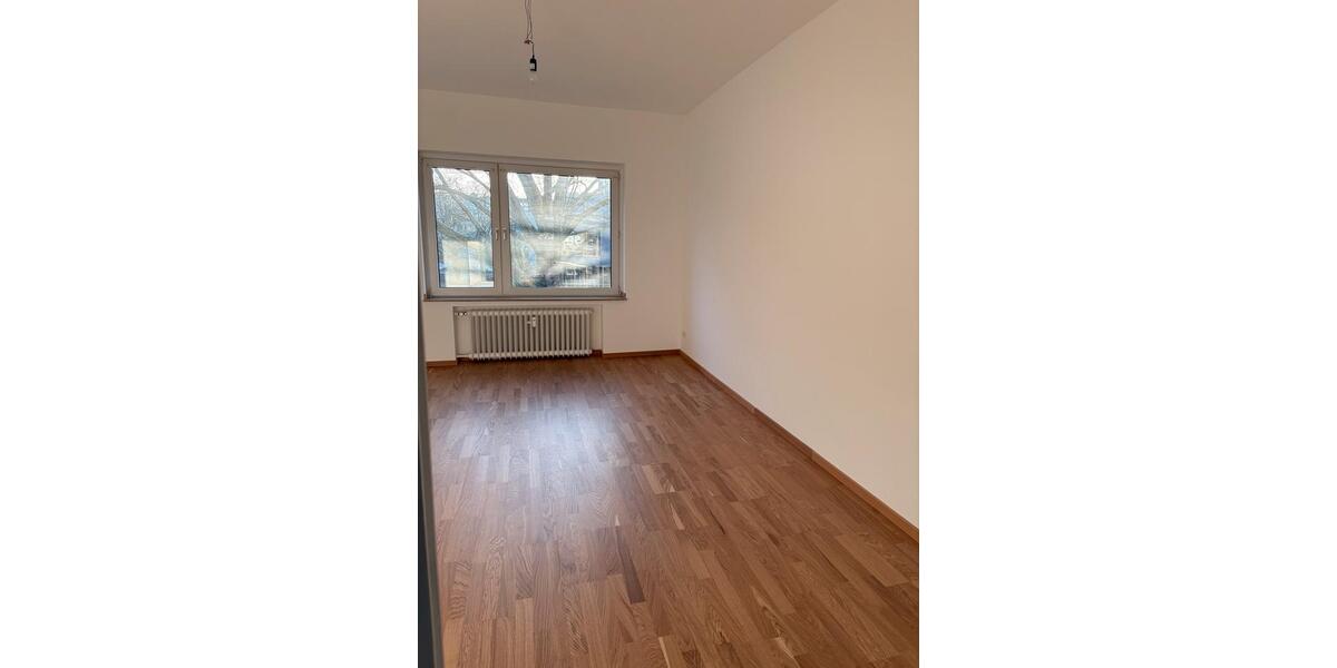 Etagenwohnung Düsseldorf Derendorf - 3 Zimmer, 96 m&sup2;, 1.750&euro; | Angebot:25612873