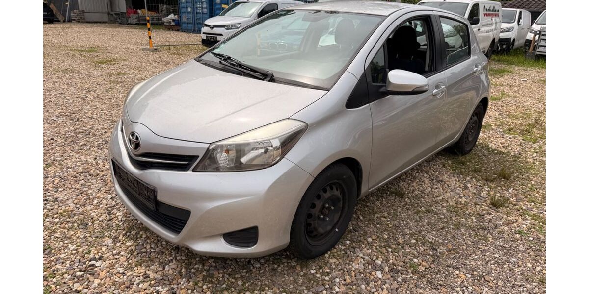 Toyota Yaris 149.001 km 3.990 &euro; Köln 51065