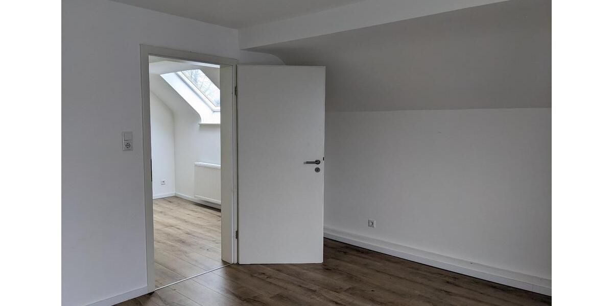 Doppelhaushälfte Solingen - 8 Zimmer, 150 m&sup2;, 1.821&euro; | Angebot:26314332