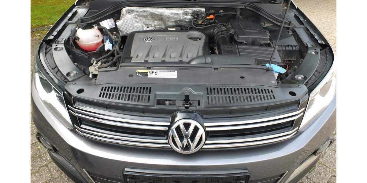 VW Tiguan WM26:LIFE NAVI AHK PARKPILOT SHZ BLUETOOTH 124.710 km 11.904 &euro; Köln 50858