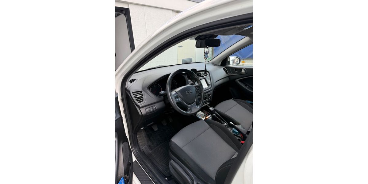 Hyundai i20 64.000 km 12.450 &euro; Remscheid 42897