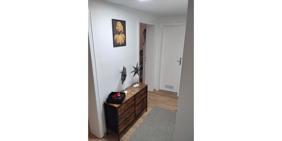 Charmante, helle, sanierte Souterrain-Wohnung 1 zimmer