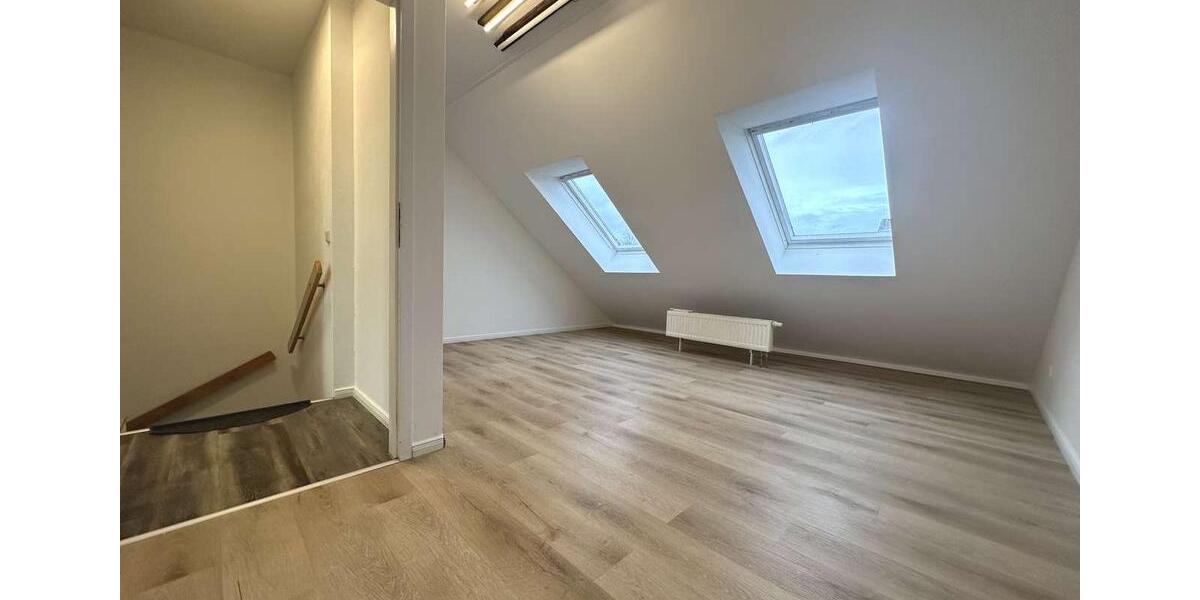 Charmante Doppelhaushälfte mit Wintergarten, Garten und vielseitigen Nutzungsmöglichkeiten 5 zimmer